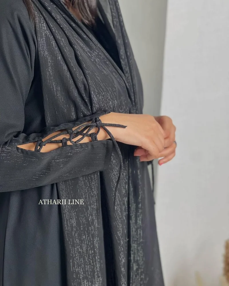 woman wearing abaya