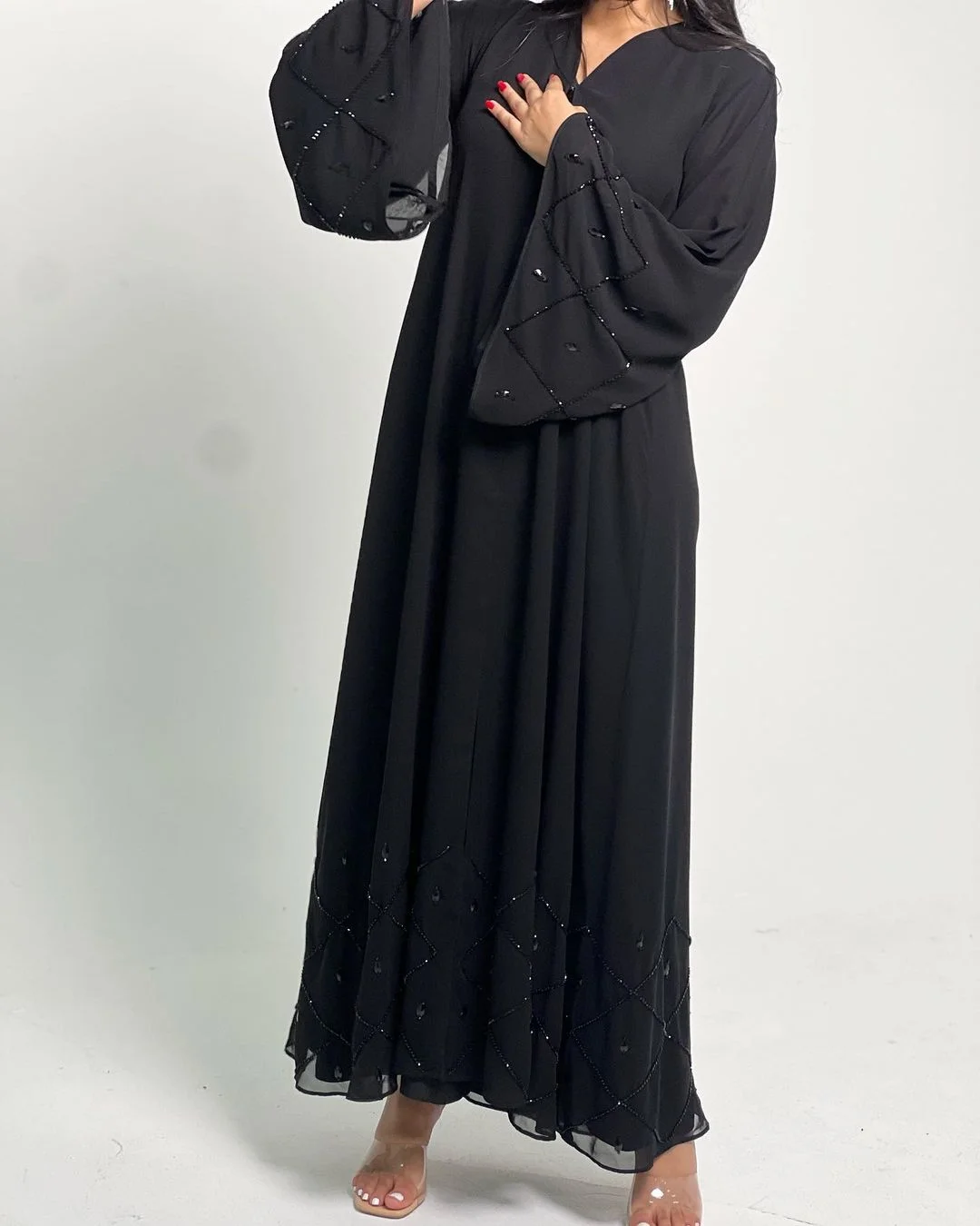 beads-Abaya-and-Shela woman wearing abaya with beads